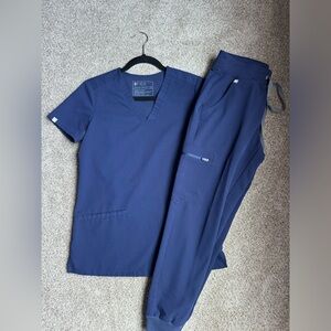 Navy Figs Jogger Scrub Pants & 3-Pocket Scrub Top